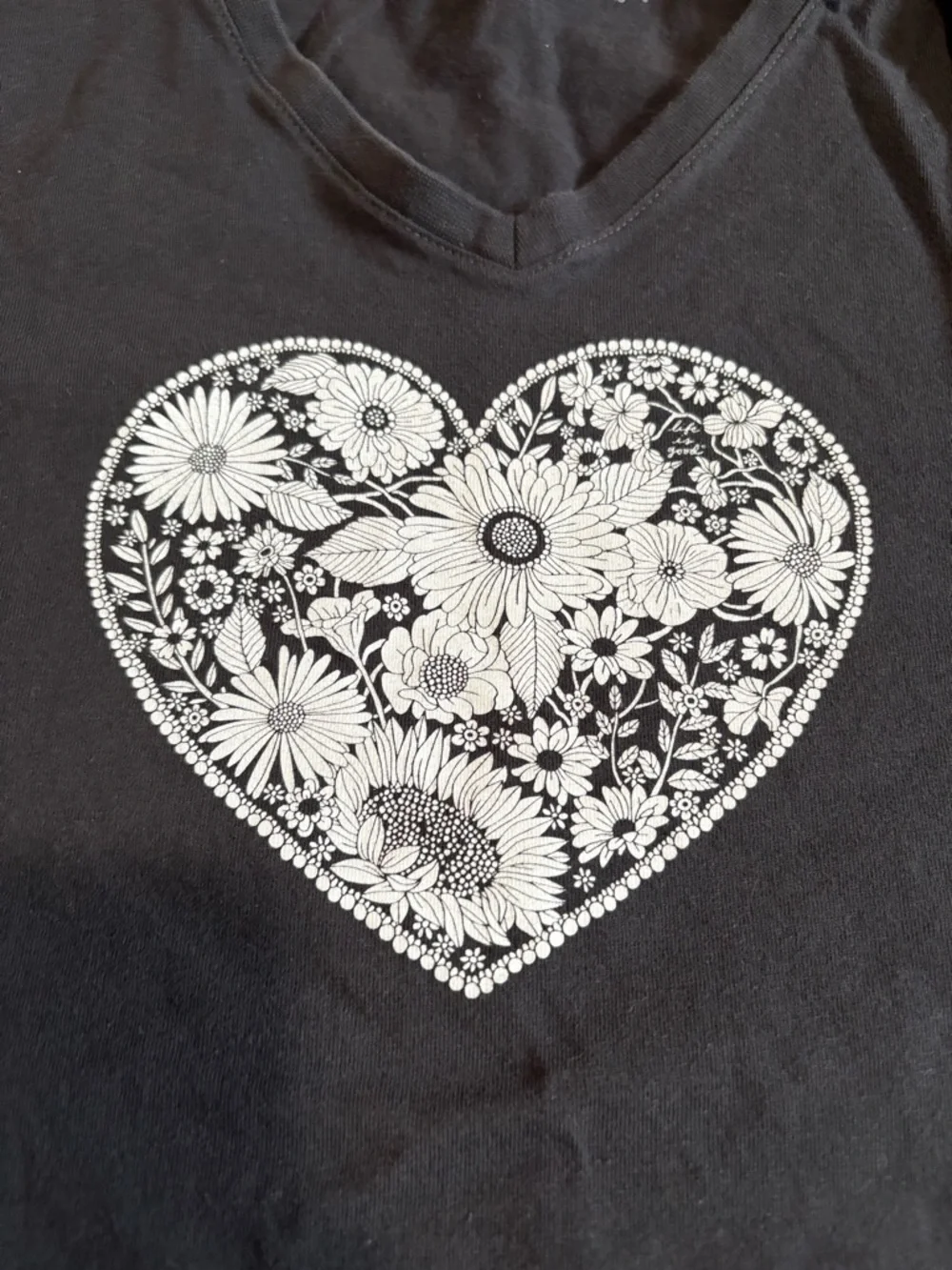 Life is Good Women's Flowerful Love Long Sleeve Crusher Vee Size XXXL 100%cotton - Picture 3 of 8
